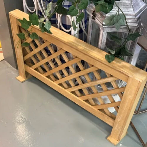 ™ Wood fence